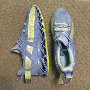 Running shoes new! Size 42 (US 8.5)